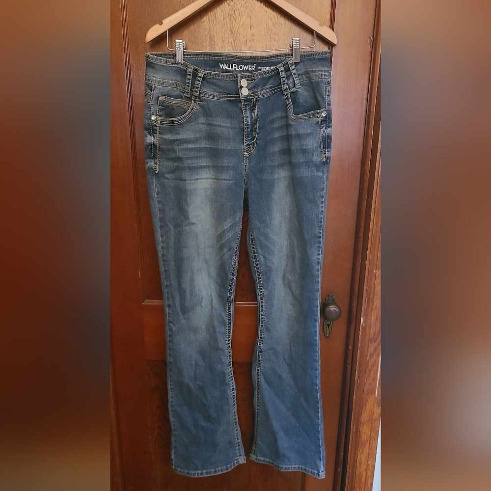 Wallflower women's jeans size 17 long